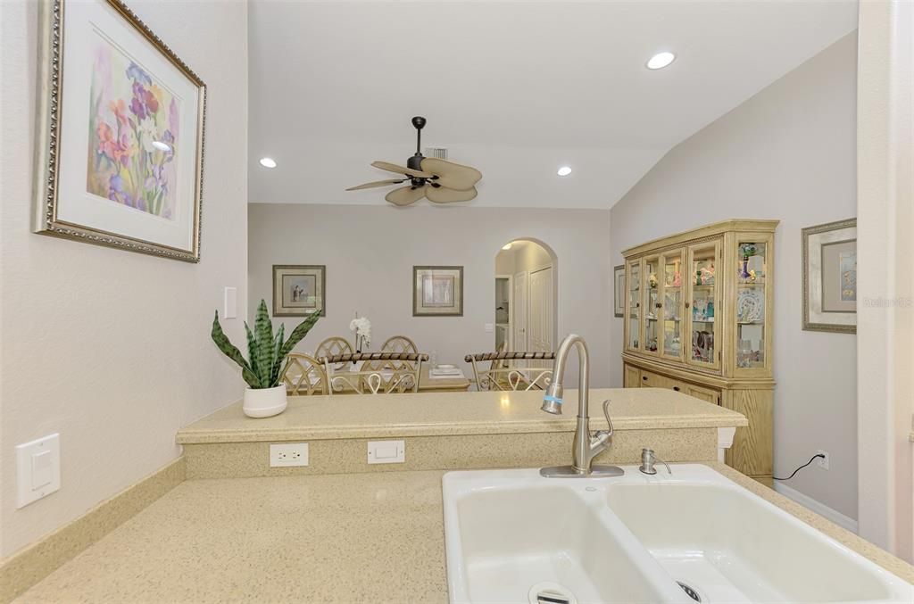 For Sale: $329,000 (2 beds, 2 baths, 1384 Square Feet)