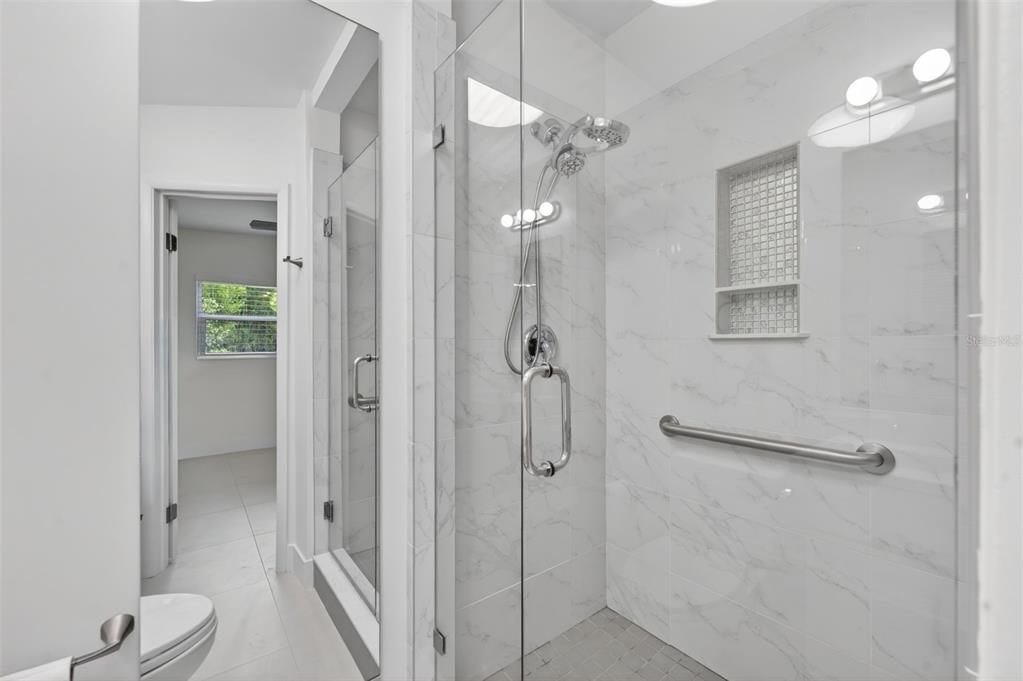For Sale: $550,000 (3 beds, 2 baths, 1433 Square Feet)