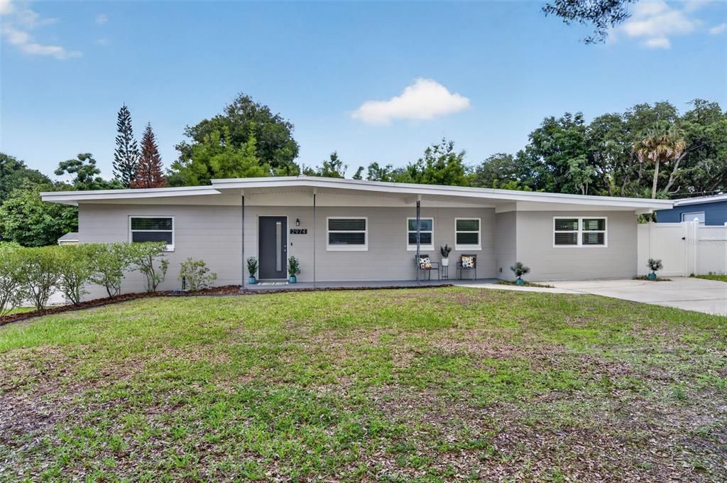 For Sale: $550,000 (3 beds, 2 baths, 1433 Square Feet)