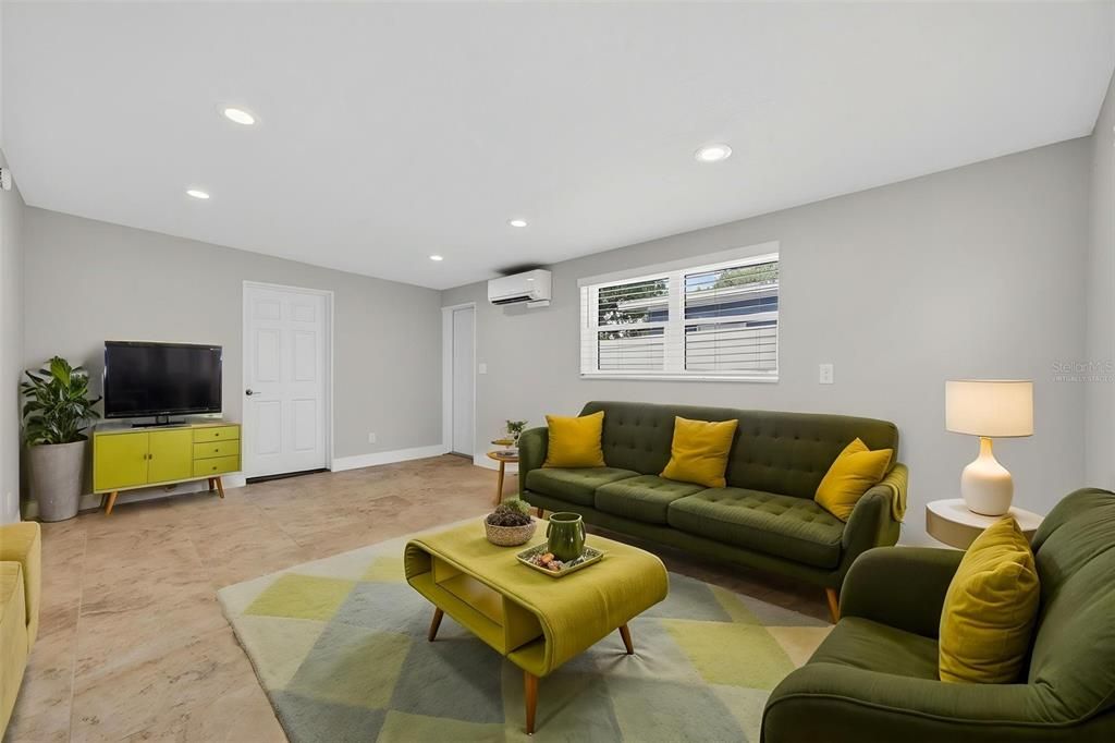 For Sale: $550,000 (3 beds, 2 baths, 1433 Square Feet)