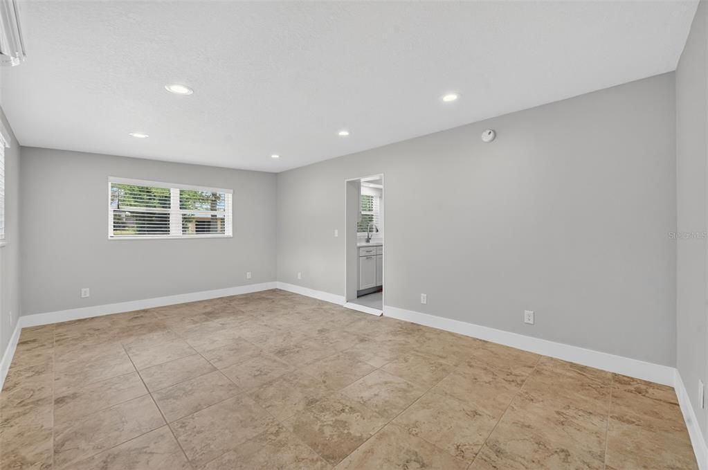 For Sale: $550,000 (3 beds, 2 baths, 1433 Square Feet)