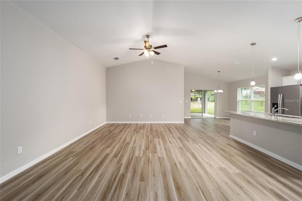 For Sale: $329,000 (3 beds, 2 baths, 1776 Square Feet)