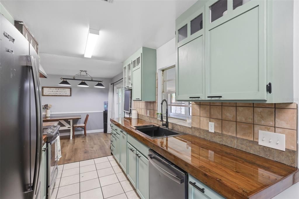 На продажу: $265,000 (3 спален, 1 ванн, 1316 Квадратных фут)