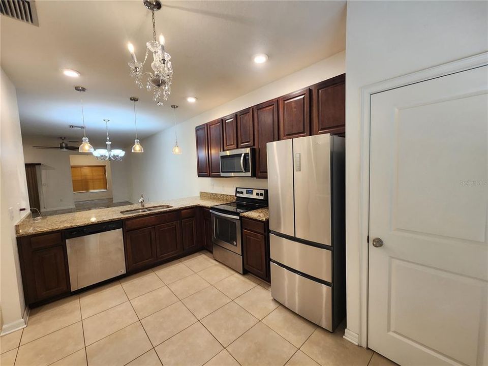 For Rent: $2,000 (2 beds, 2 baths, 1669 Square Feet)