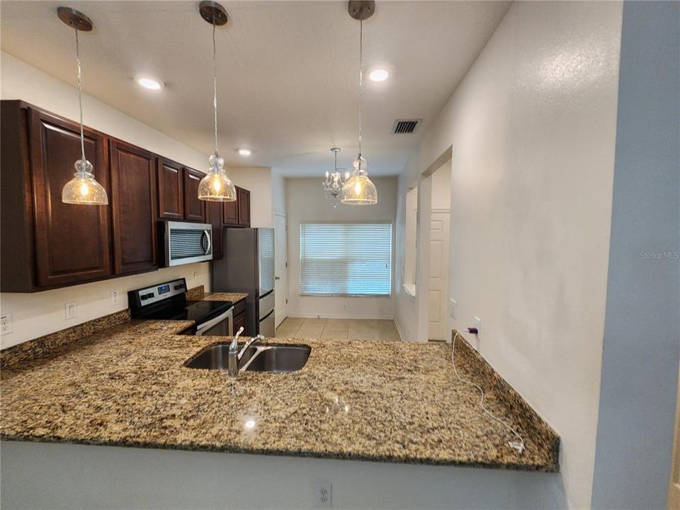 For Rent: $2,000 (2 beds, 2 baths, 1669 Square Feet)