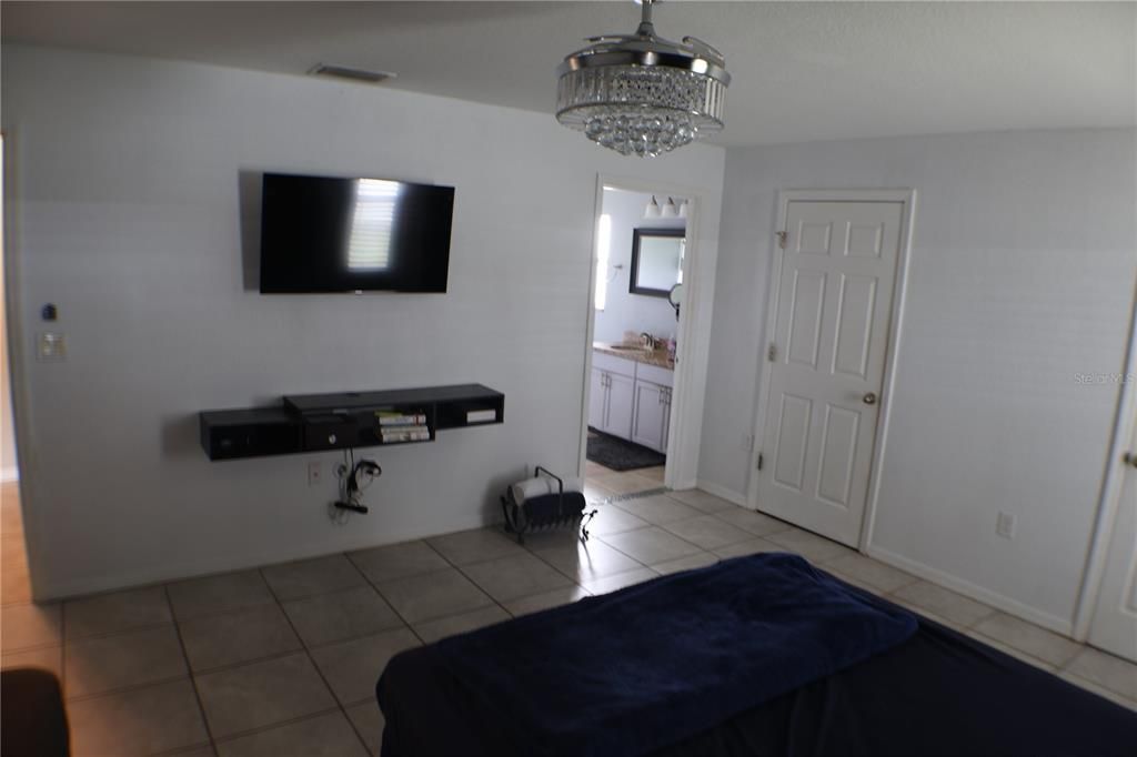 For Sale: $269,900 (3 beds, 2 baths, 1625 Square Feet)