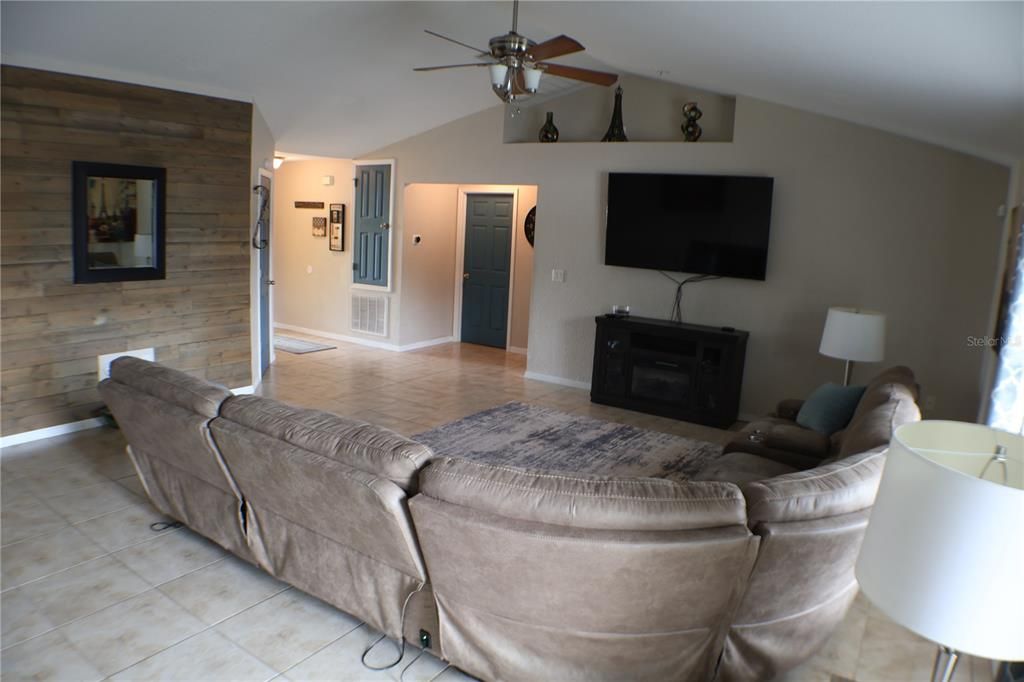 For Sale: $269,900 (3 beds, 2 baths, 1625 Square Feet)