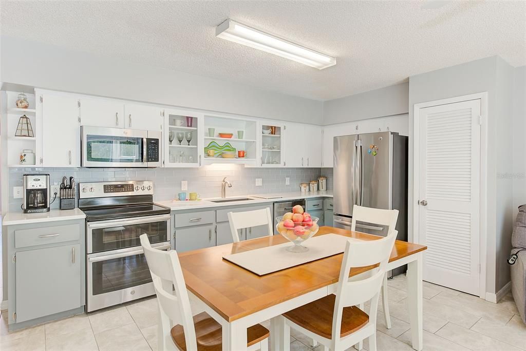 For Sale: $255,000 (2 beds, 2 baths, 1725 Square Feet)