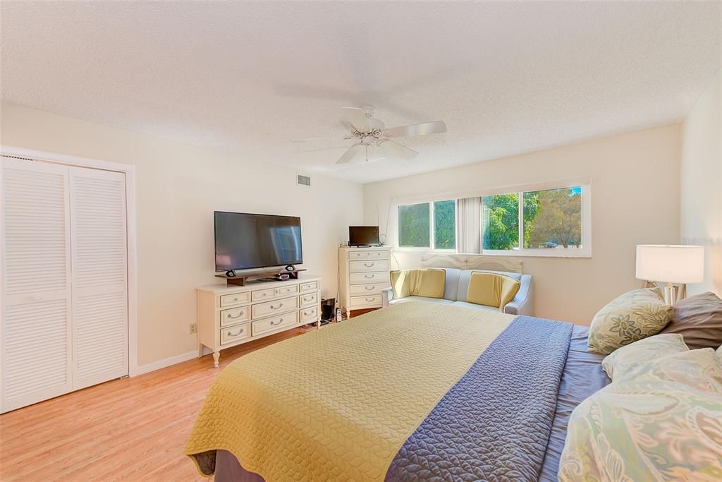 For Sale: $255,000 (2 beds, 2 baths, 1725 Square Feet)
