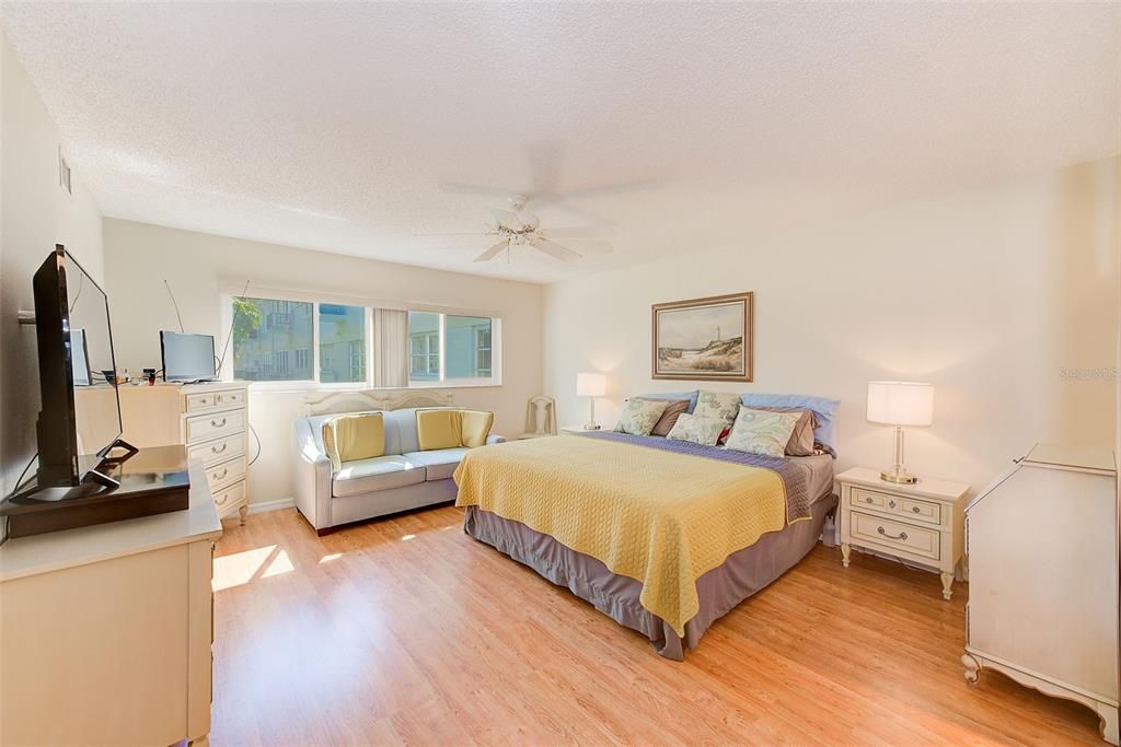 For Sale: $255,000 (2 beds, 2 baths, 1725 Square Feet)