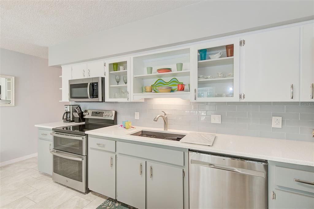 For Sale: $255,000 (2 beds, 2 baths, 1725 Square Feet)
