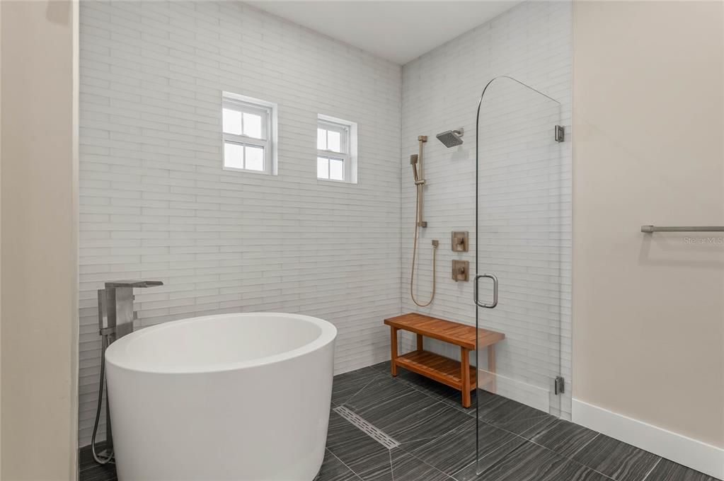 For Sale: $2,189,000 (5 beds, 4 baths, 3374 Square Feet)
