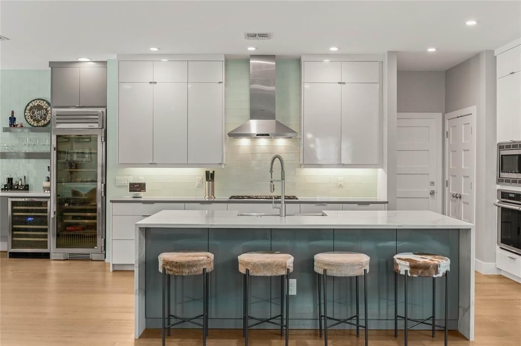 For Sale: $2,189,000 (5 beds, 4 baths, 3374 Square Feet)