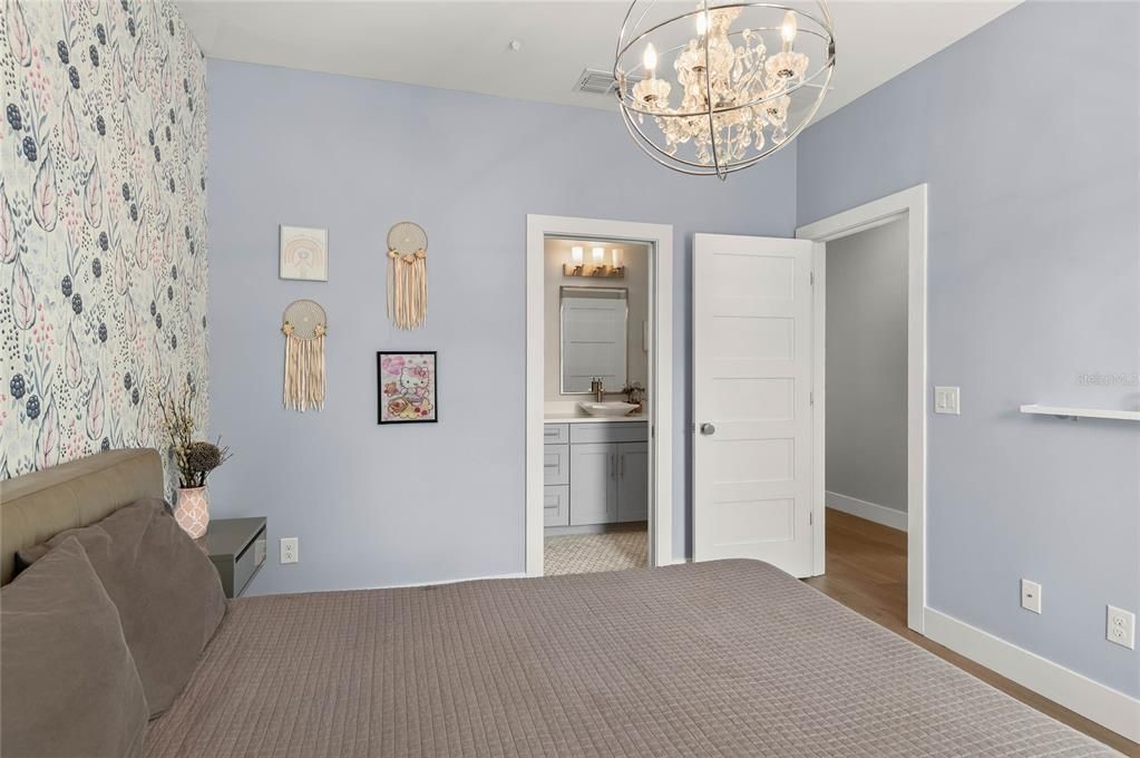 For Sale: $2,189,000 (5 beds, 4 baths, 3374 Square Feet)