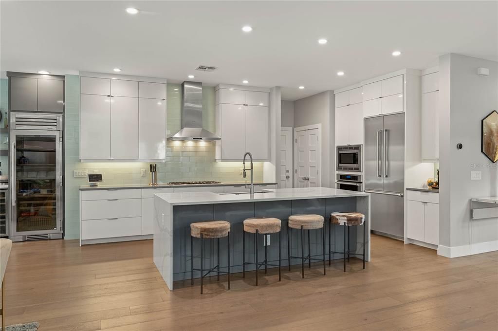 For Sale: $2,189,000 (5 beds, 4 baths, 3374 Square Feet)