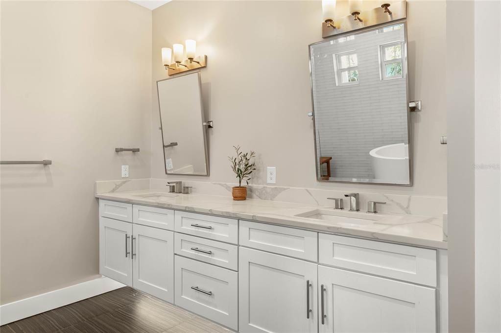 For Sale: $2,189,000 (5 beds, 4 baths, 3374 Square Feet)