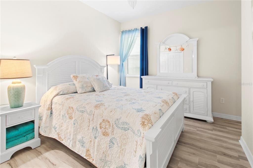 For Sale: $324,900 (2 beds, 2 baths, 1228 Square Feet)