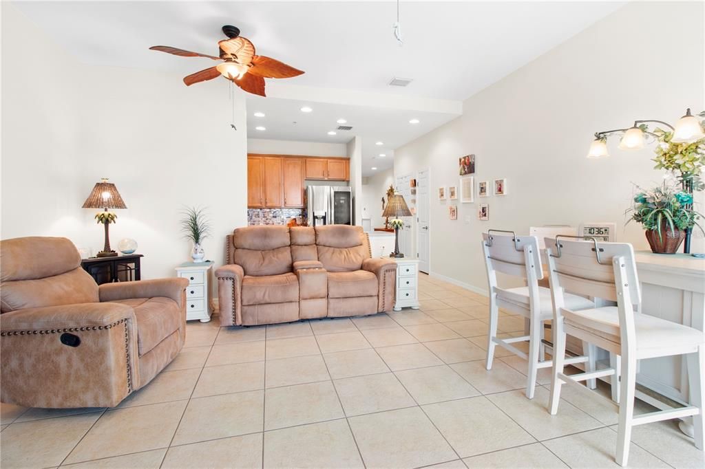 For Sale: $324,900 (2 beds, 2 baths, 1228 Square Feet)