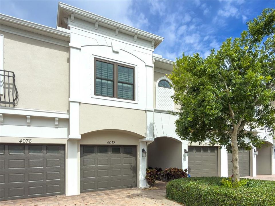 For Sale: $324,900 (2 beds, 2 baths, 1228 Square Feet)
