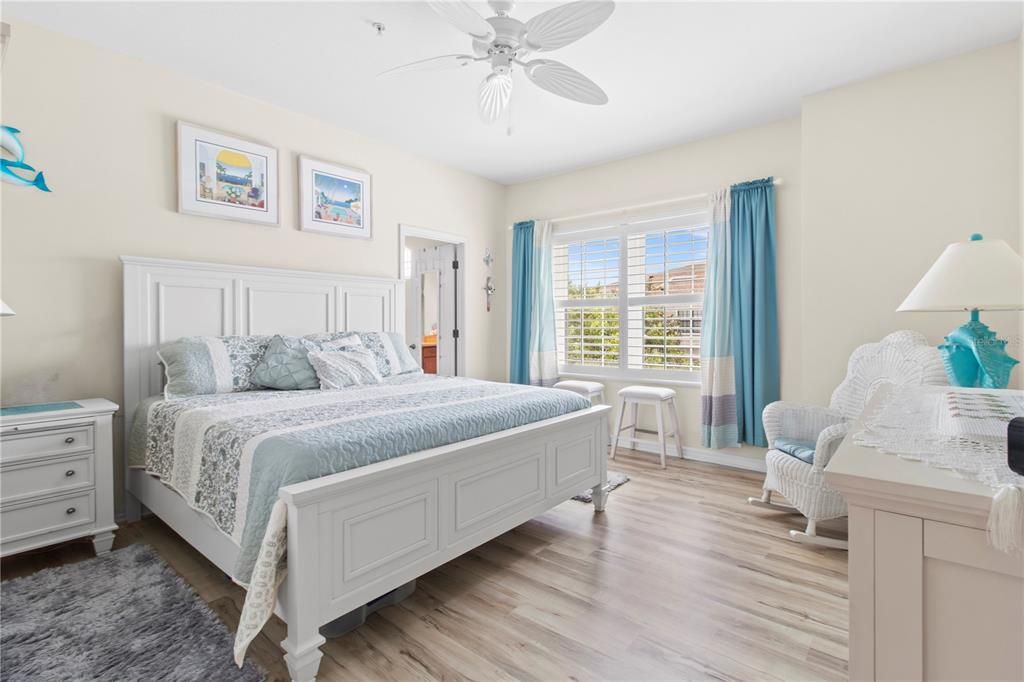 For Sale: $324,900 (2 beds, 2 baths, 1228 Square Feet)