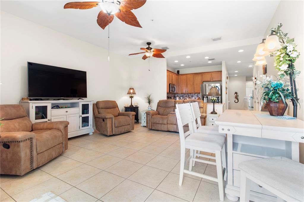 For Sale: $324,900 (2 beds, 2 baths, 1228 Square Feet)