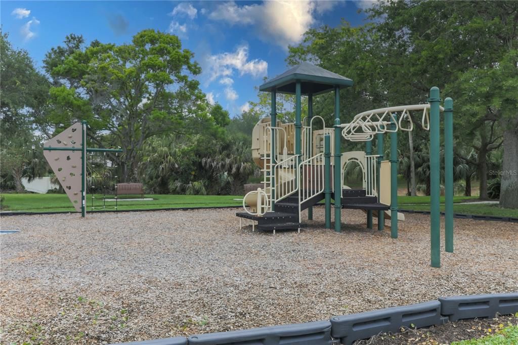 For Sale: $324,900 (2 beds, 2 baths, 1228 Square Feet)