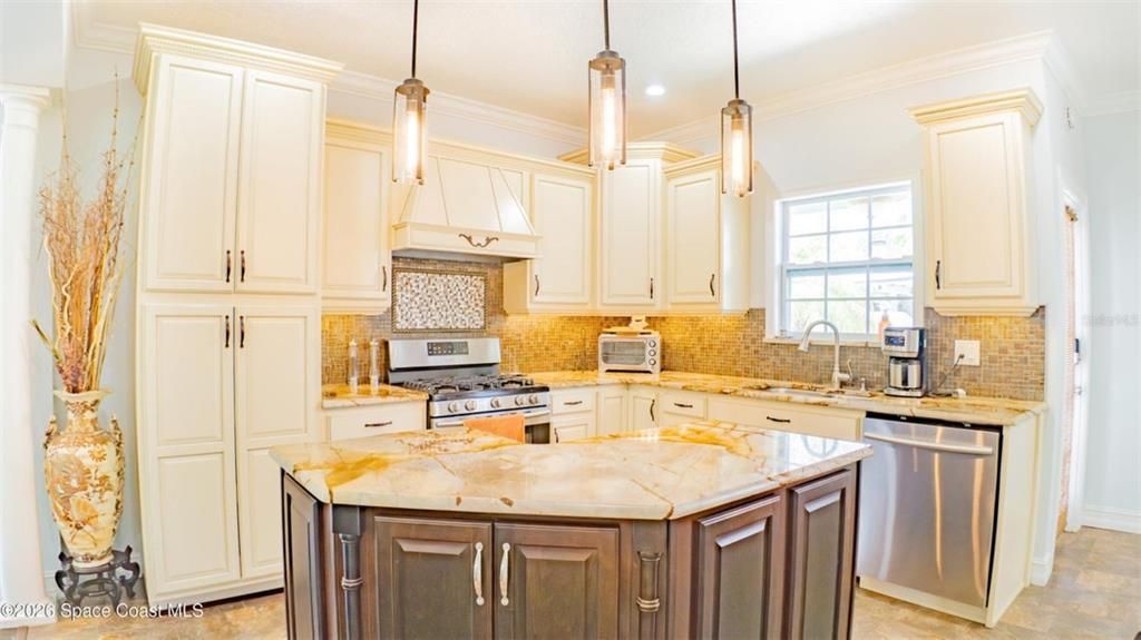 En Venta: $1,050,000 (4 camas, 2 baños, 2388 Pies cuadrados)