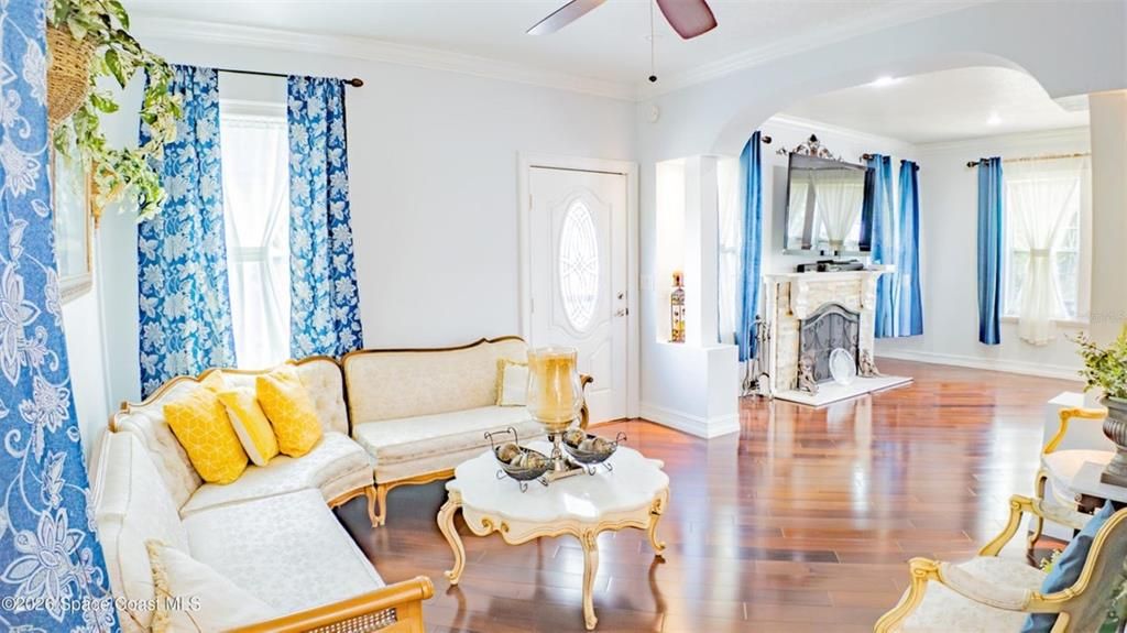 En Venta: $1,050,000 (4 camas, 2 baños, 2388 Pies cuadrados)