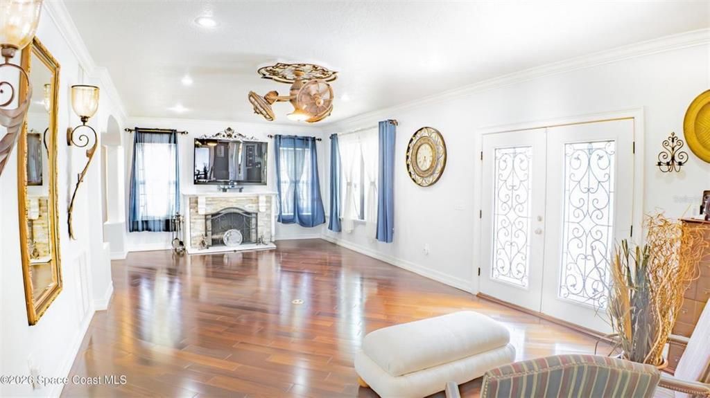 En Venta: $1,050,000 (4 camas, 2 baños, 2388 Pies cuadrados)