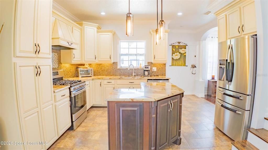 En Venta: $1,050,000 (4 camas, 2 baños, 2388 Pies cuadrados)