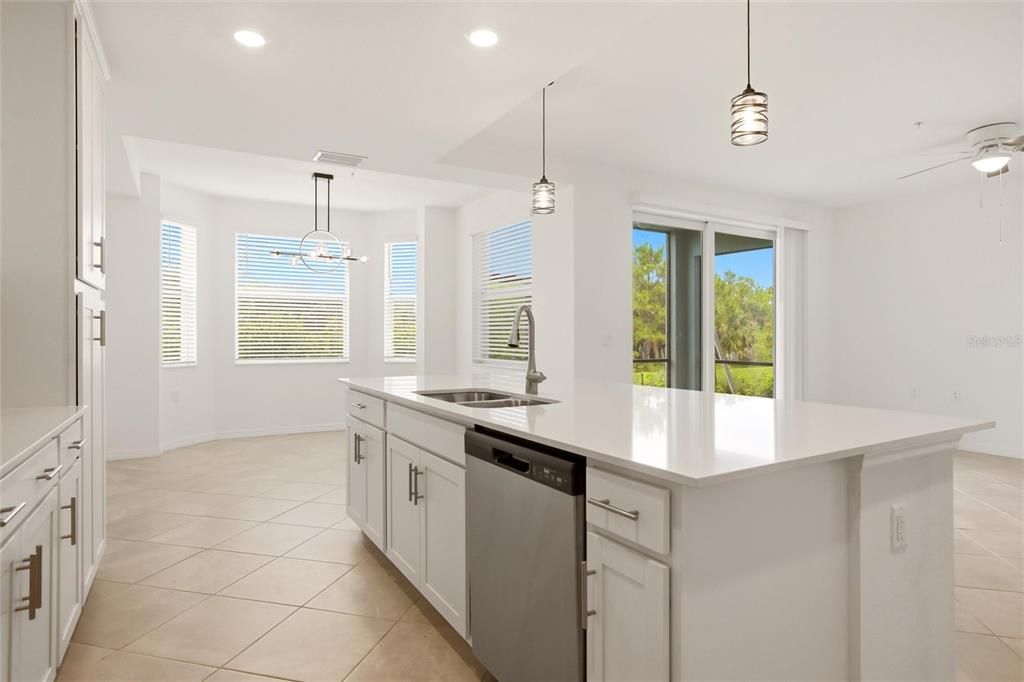 For Sale: $249,900 (2 beds, 2 baths, 1154 Square Feet)