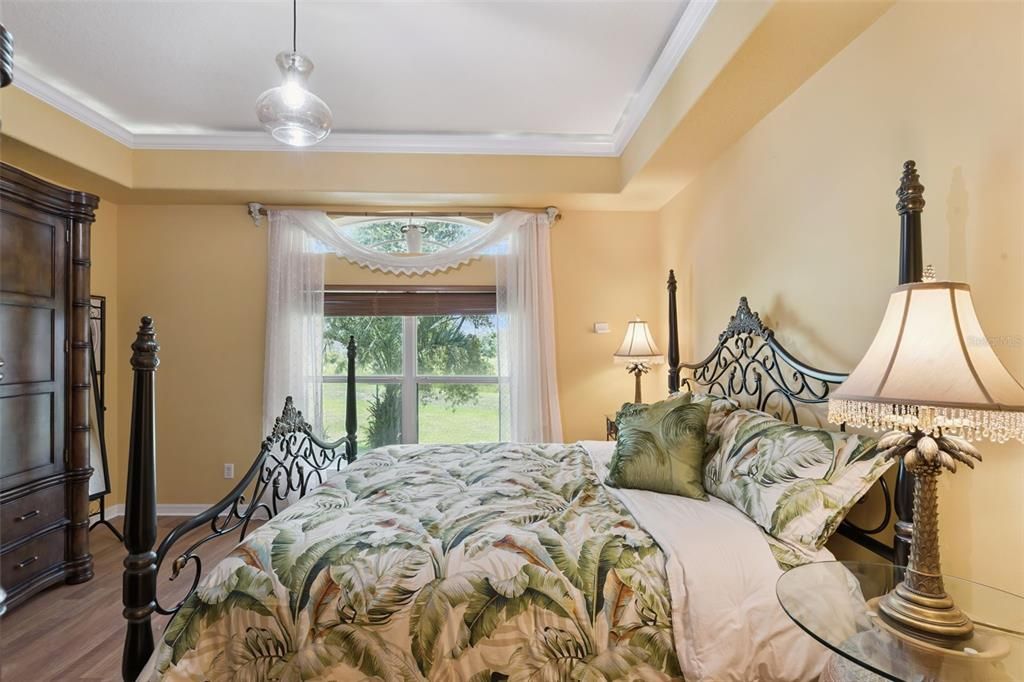 For Sale: $359,000 (3 beds, 2 baths, 2333 Square Feet)