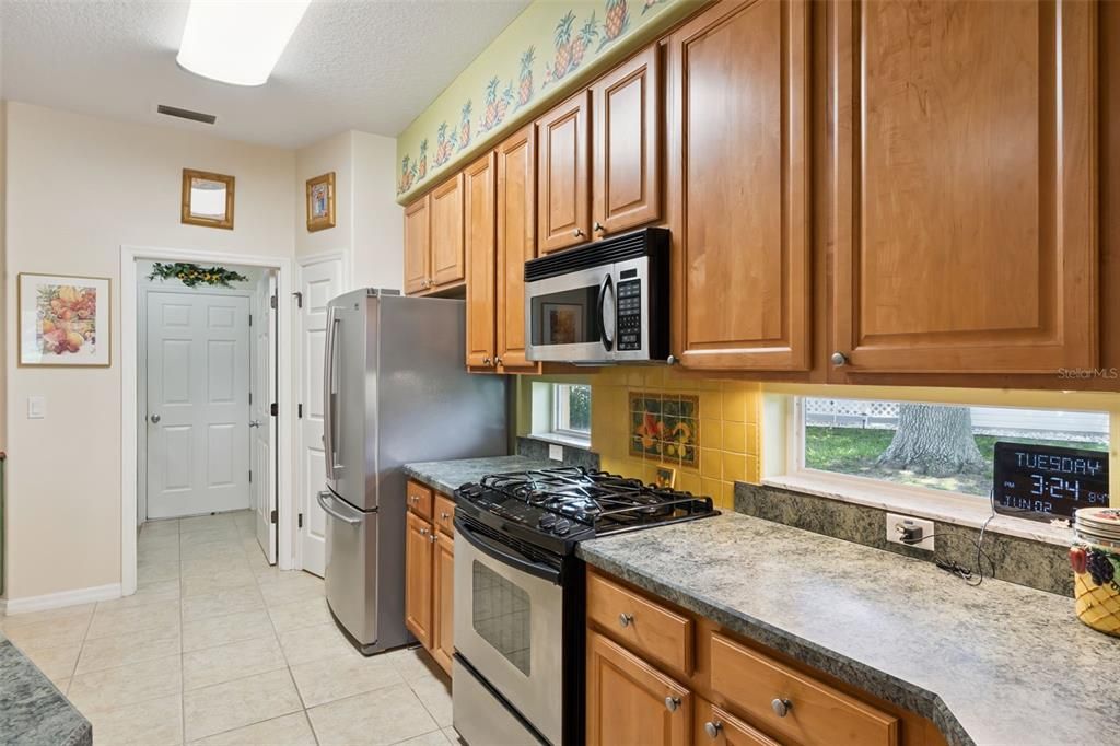 For Sale: $359,000 (3 beds, 2 baths, 2333 Square Feet)