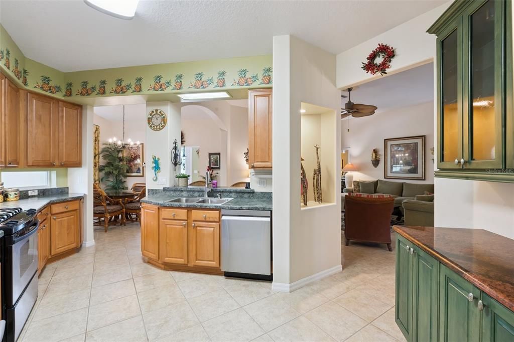 For Sale: $359,000 (3 beds, 2 baths, 2333 Square Feet)