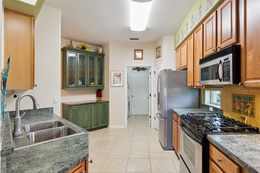For Sale: $359,000 (3 beds, 2 baths, 2333 Square Feet)