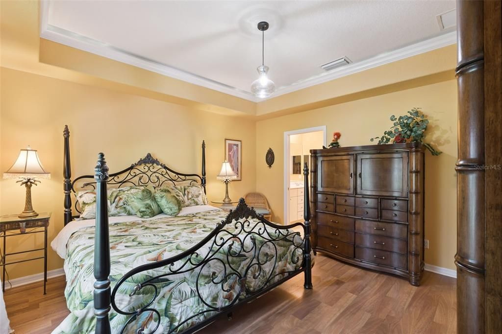 For Sale: $359,000 (3 beds, 2 baths, 2333 Square Feet)