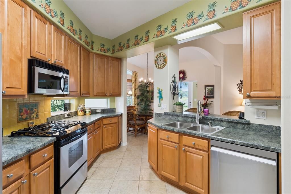 For Sale: $359,000 (3 beds, 2 baths, 2333 Square Feet)