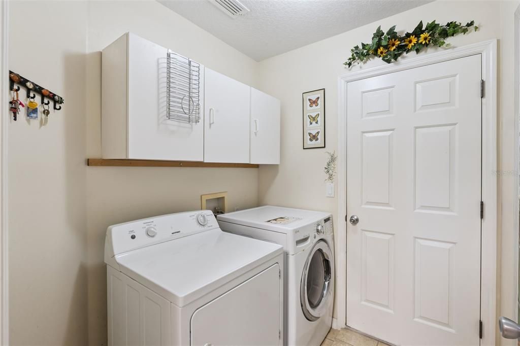 For Sale: $359,000 (3 beds, 2 baths, 2333 Square Feet)