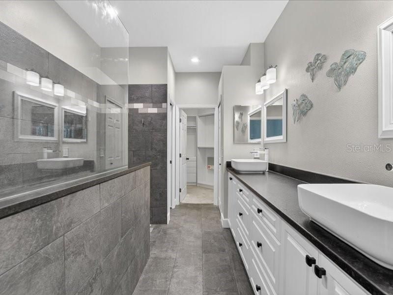 En Venta: $365,000 (3 camas, 2 baños, 1960 Pies cuadrados)