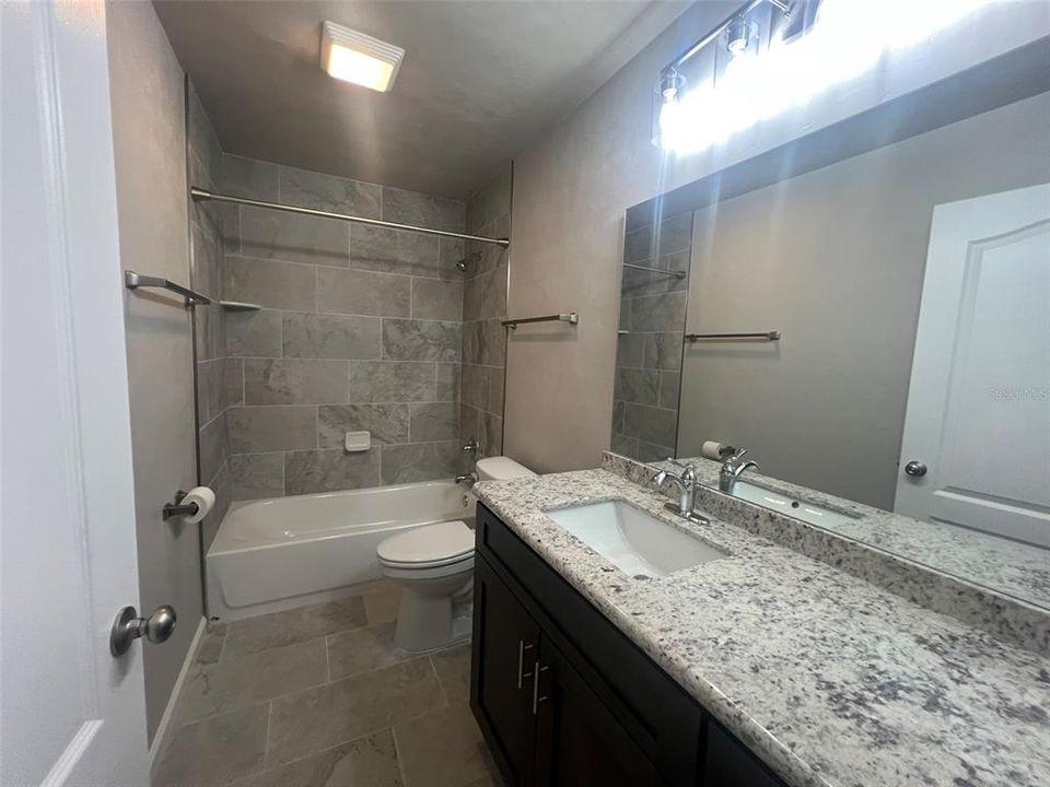 For Rent: $1,375 (2 beds, 1 baths, 800 Square Feet)