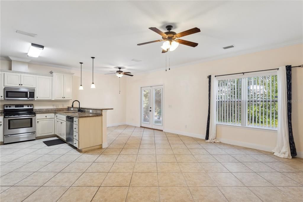 For Rent: $2,100 (3 beds, 2 baths, 1578 Square Feet)