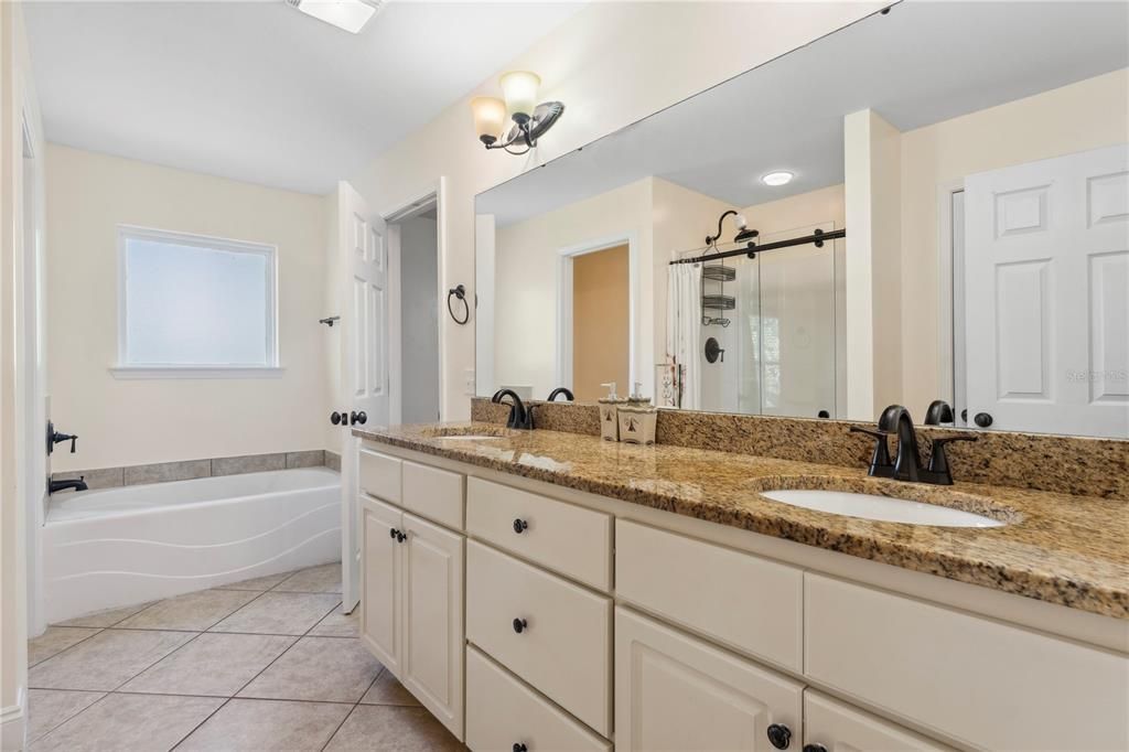 For Rent: $2,100 (3 beds, 2 baths, 1578 Square Feet)