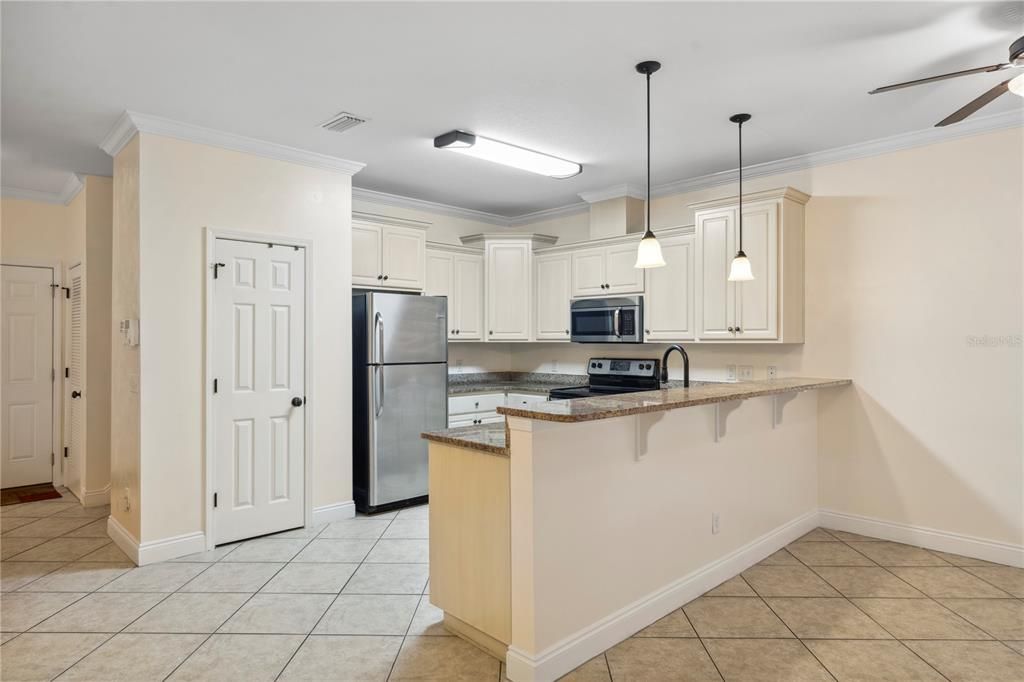 For Rent: $2,100 (3 beds, 2 baths, 1578 Square Feet)