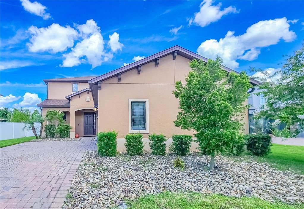 For Sale: $615,000 (4 beds, 3 baths, 2490 Square Feet)