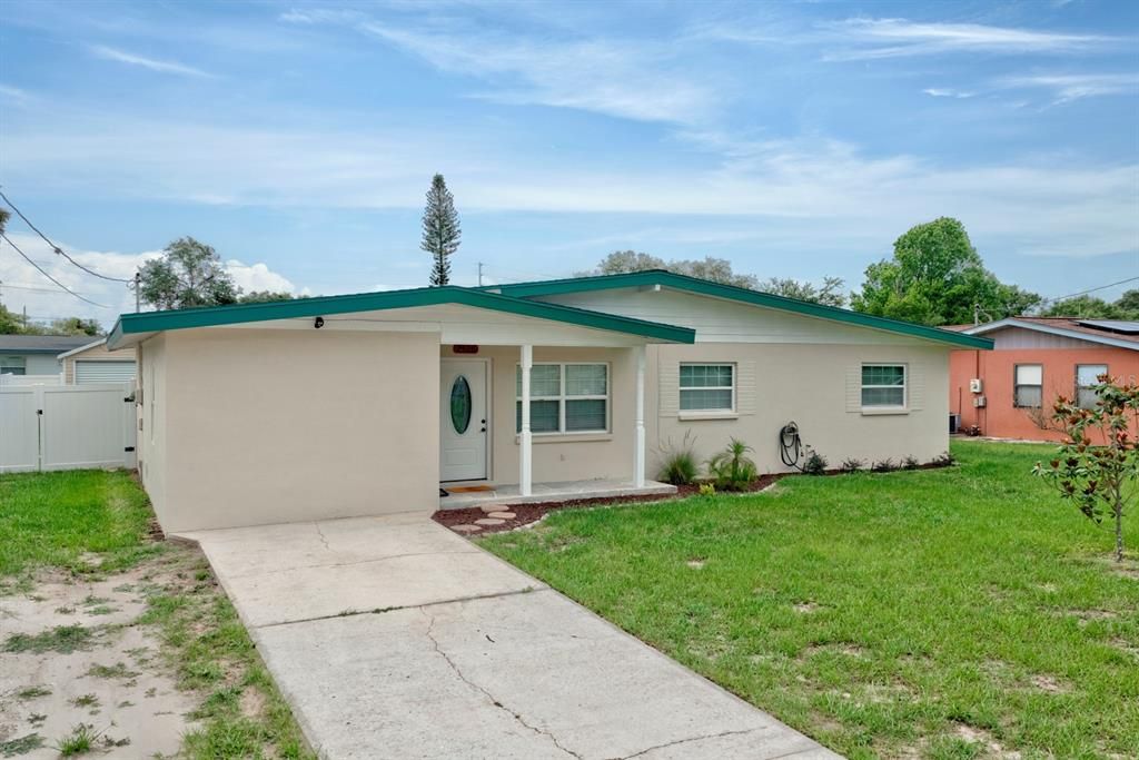 For Sale: $239,000 (4 beds, 2 baths, 1400 Square Feet)