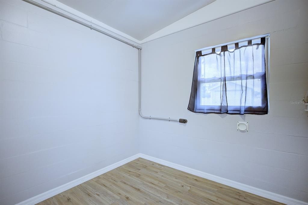For Sale: $239,000 (4 beds, 2 baths, 1400 Square Feet)