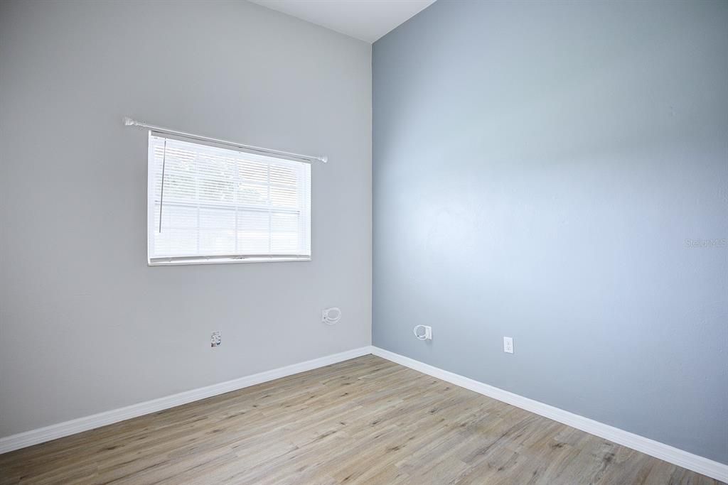 For Sale: $239,000 (4 beds, 2 baths, 1400 Square Feet)