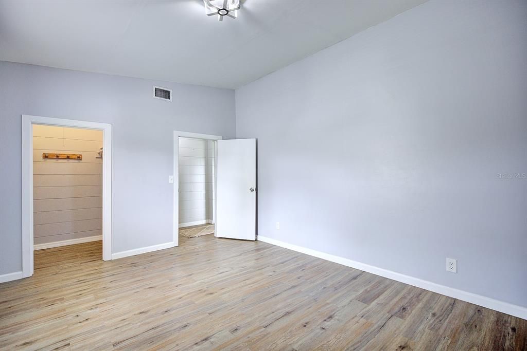 For Sale: $239,000 (4 beds, 2 baths, 1400 Square Feet)