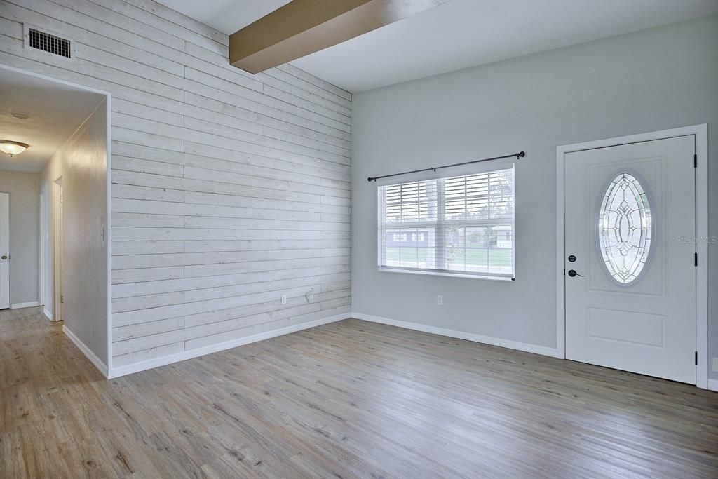 For Sale: $239,000 (4 beds, 2 baths, 1400 Square Feet)