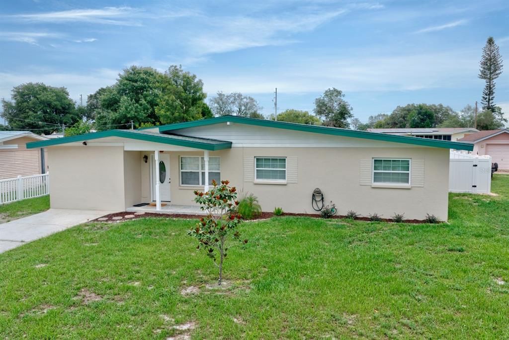 For Sale: $239,000 (4 beds, 2 baths, 1400 Square Feet)